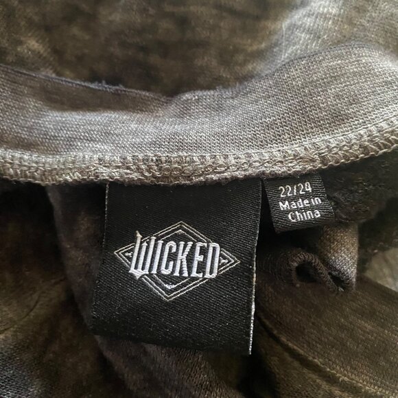 Wicked Graphic Gray Tshirt Womens Size 22/24 Long Sleeve Crew Neck - Picture 4 of 6